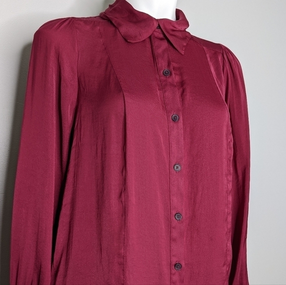 ✨3/$15 Free People red satin button up blouse S - Picture 2 of 9